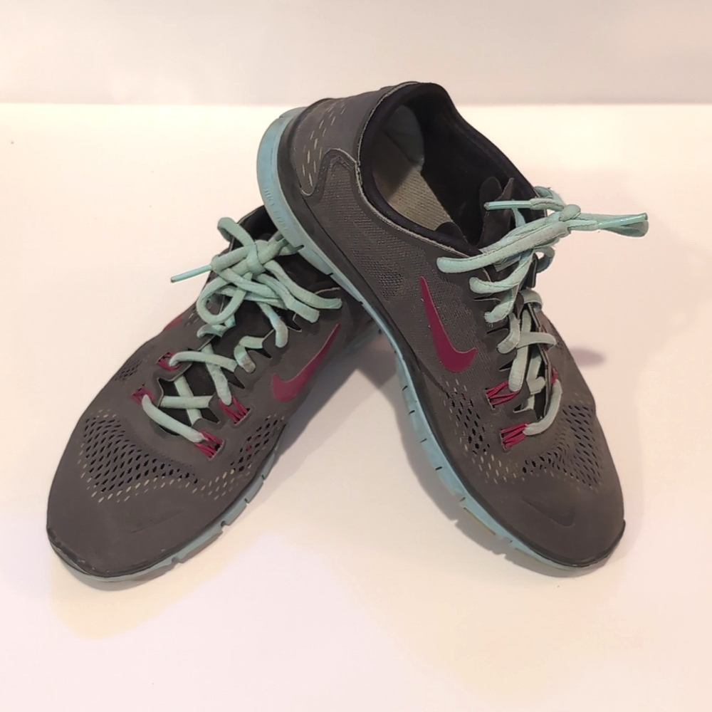 Nike running / training shoes sz 7 / 38
